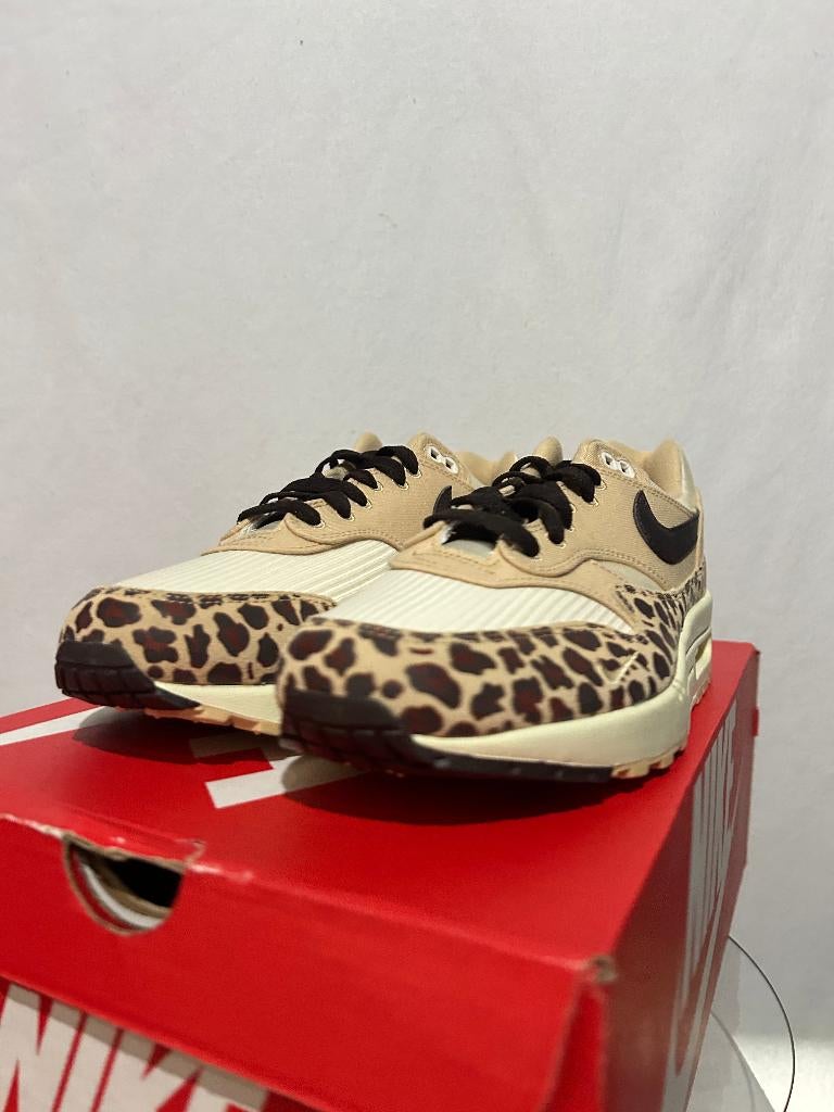 NIEUW IN DOOS! Maat 44 - Nike Air Max 1 '87 Leopard Print, Overige kleuren, Verzenden, Nike, Nieuw