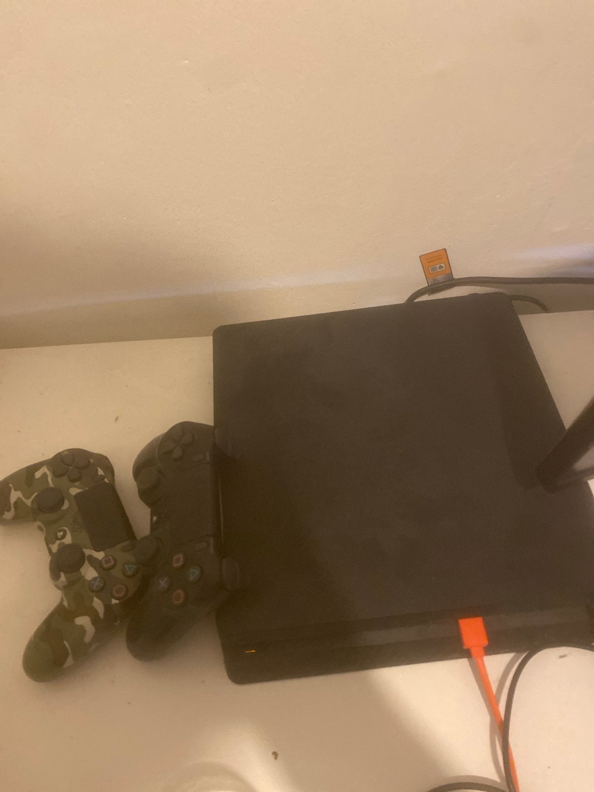 PlayStation 4 Slim met 2 controllers met aantal spelletjes, Ophalen of Verzenden, Gebruikt, Met 2 controllers, Slim