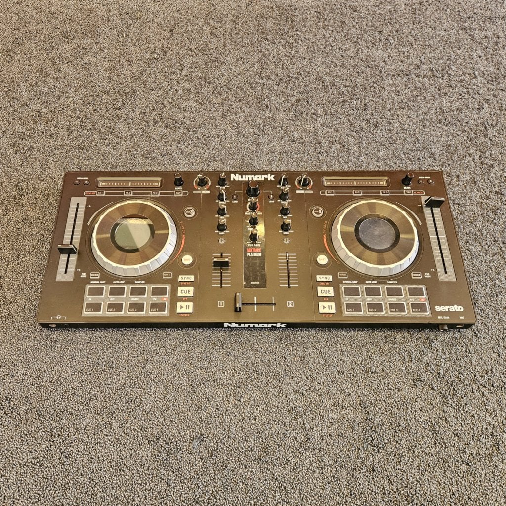 Numark Mixtrack Platinum DJ Controller in Goede Staat, Numark, Gebruikt, Support@numark.com, Numark Industries
200 Scenic View Drive
Cumberland, RI 02864-1813
USA