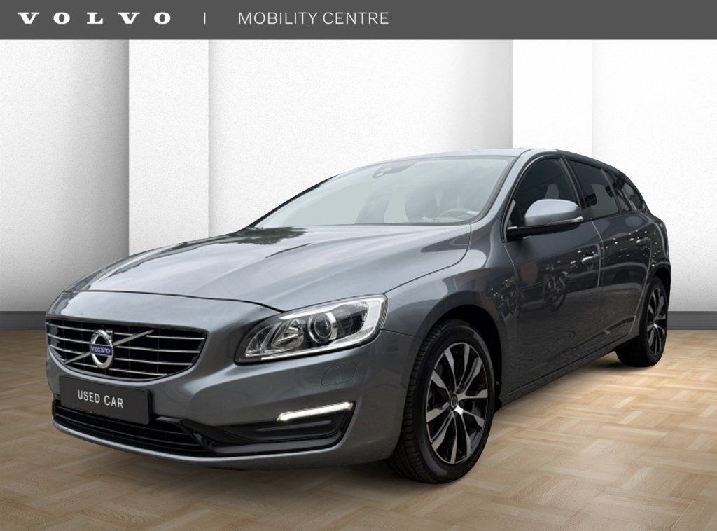 Volvo V60 T2 Polar+ Dynamic | Voorstoelen verwarmd | Trekhaa