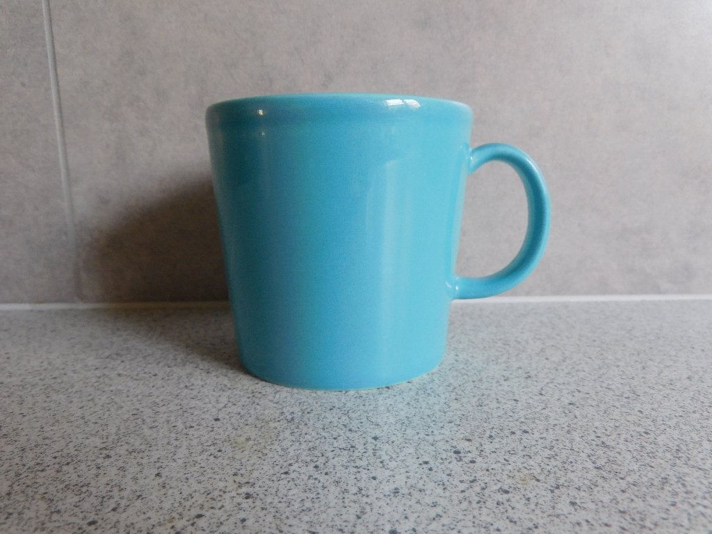 Mok Blauw Teema Olijfgroen Iittala, Arabia, Keramiek, Ophalen of Verzenden, Zo goed als nieuw