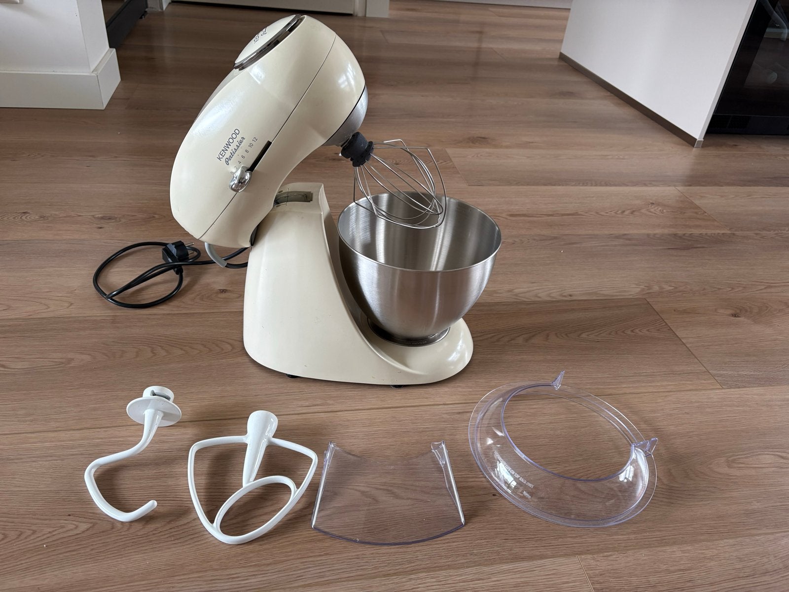 Kenwood Patissier Keukenmachine - Crème, Witgoed en Apparatuur, Keukenmixers, 3 tot 4 liter, Ophalen, Gebruikt, 3 snelheden of meer