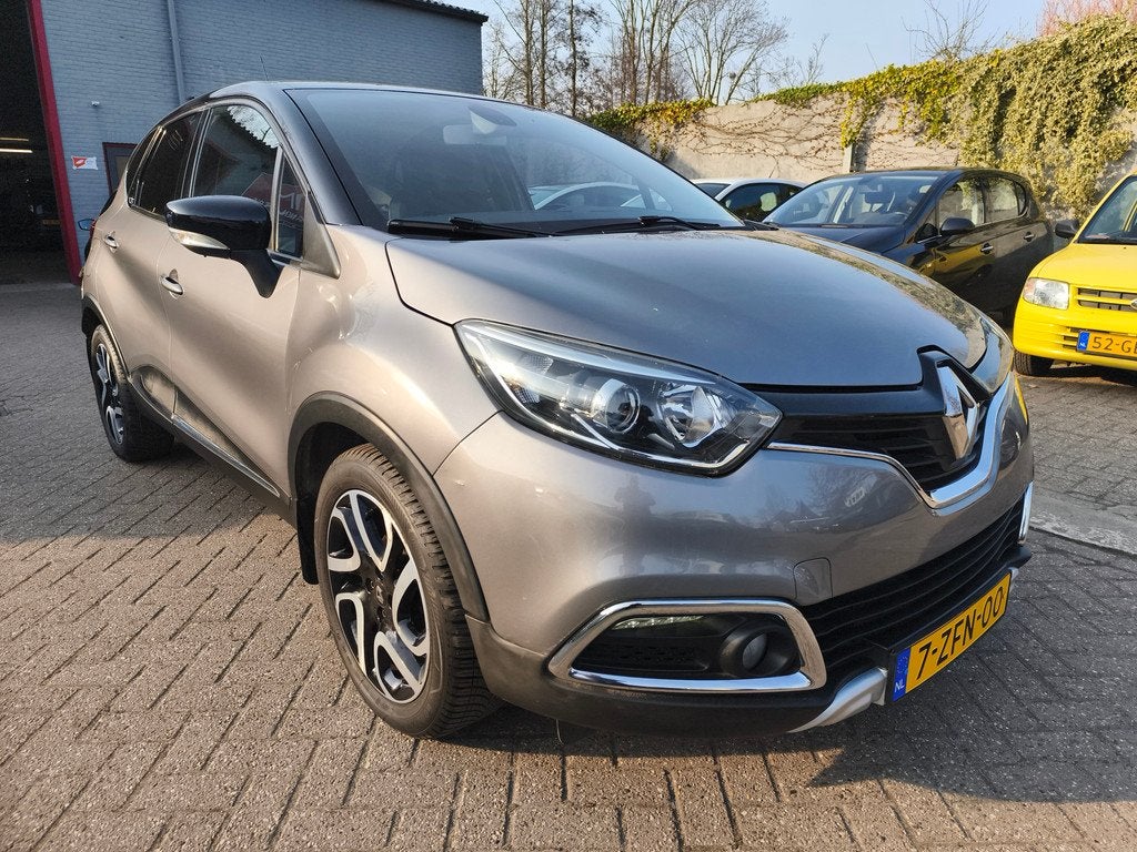 Renault Captur 0.9 TCe 90 Helly Hansen, trekhaak (bj 2015), Voorwielaandrijving, Gebruikt, 49 €/maand, Origineel Nederlands