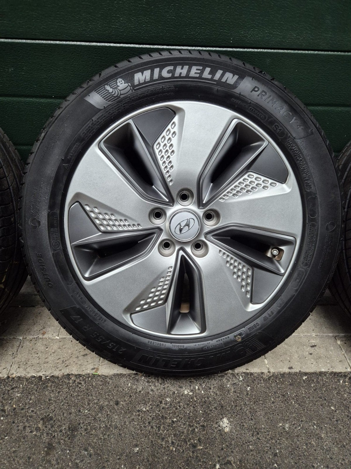 Foto 3 van 5x114.3/17 inch orgineel Hyundai Kona Velgen