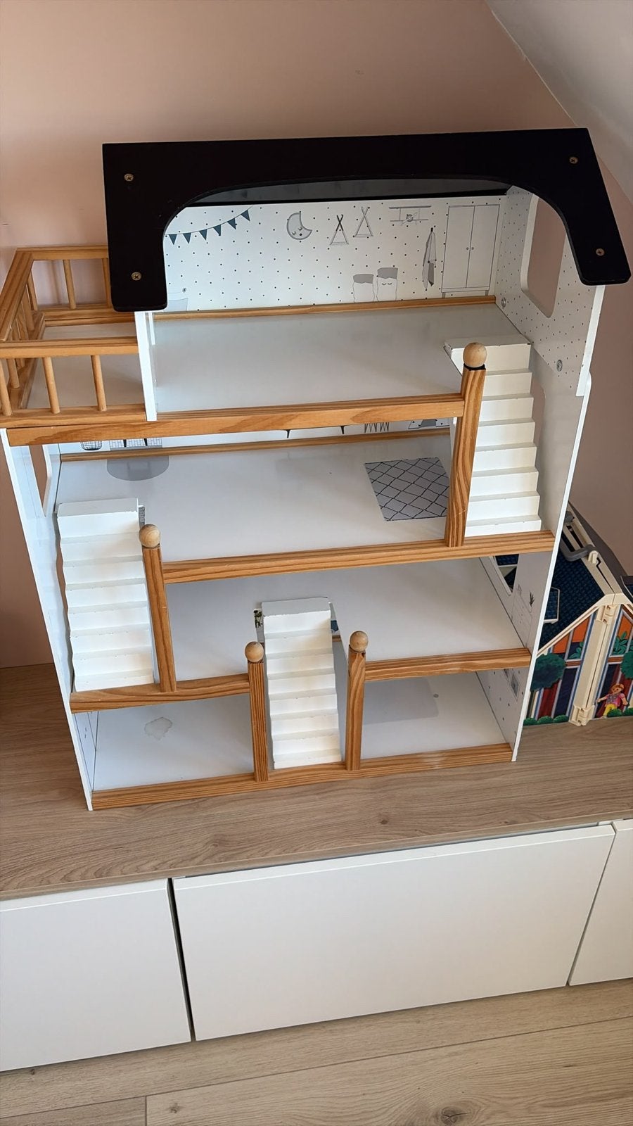 Petit Amelie Poppenhuis met meubeltjes en poppetjes, Ophalen, Gebruikt, Poppenhuis