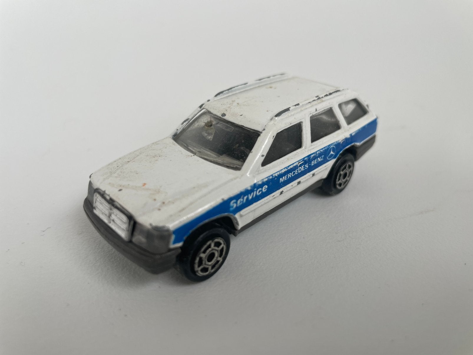 model MB Mercedes Benz E-klasse wagon W124, service wit 1/50, Ophalen of Verzenden, Gebruikt, Auto, Majorette