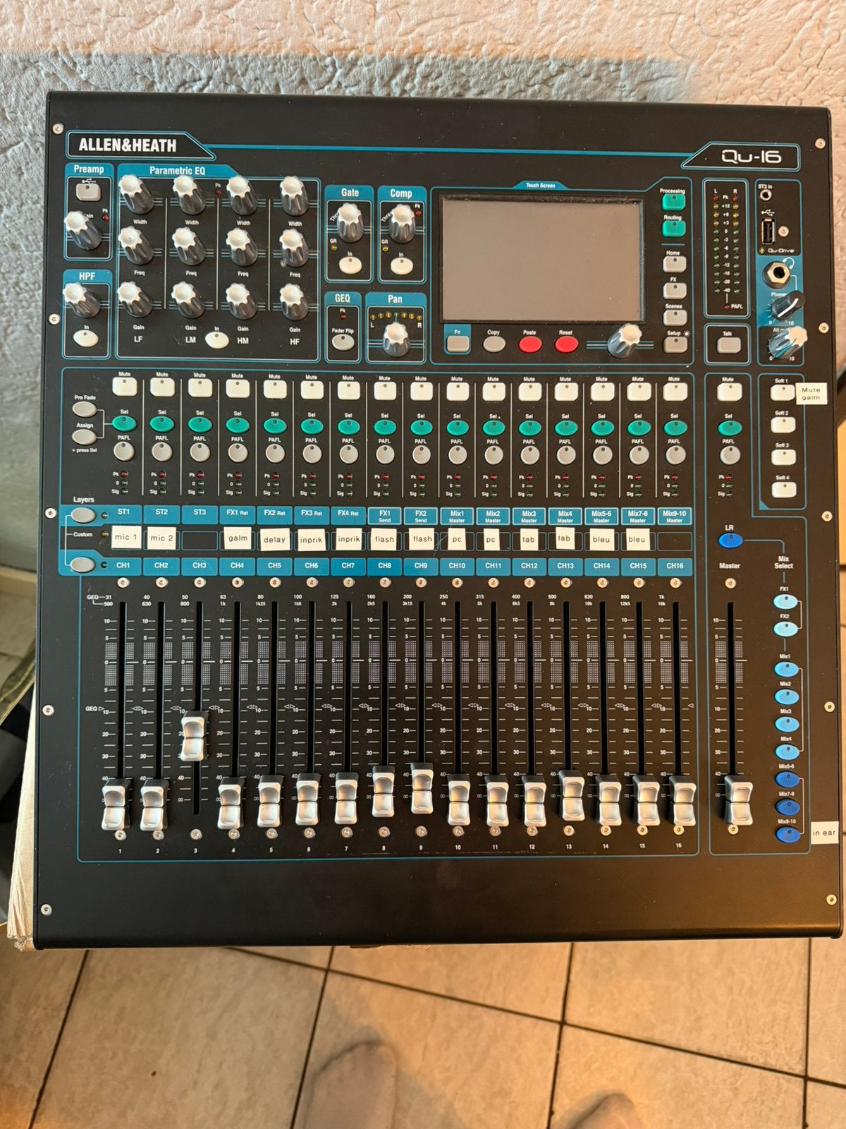 Allen & Heath QU-16 digitale mixer, Muziek en Instrumenten, Ophalen, Zo goed als nieuw, 20 kanalen of meer