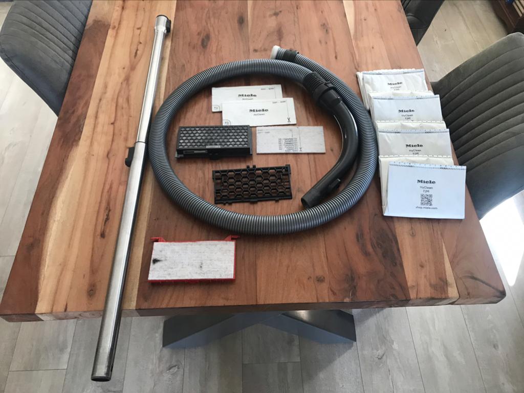Onderdelen Miele Complete C1 Tango Ecoline stofzuigerzakken, Stofzak, Inclusief accessoires, Ophalen of Verzenden, Zo goed als nieuw