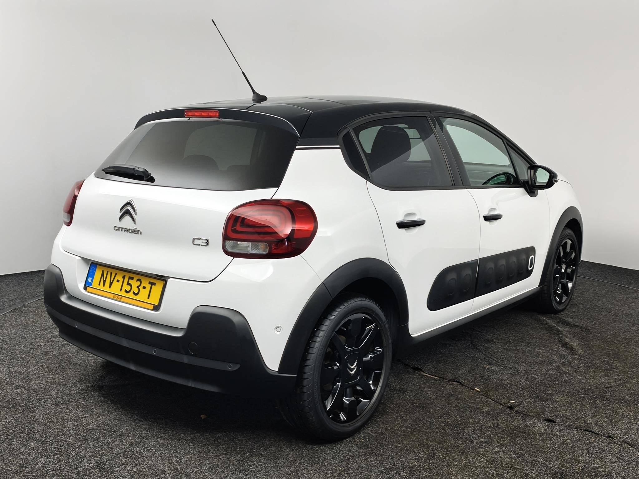 Citroen C3 1.2 PureTech S&S Shine | Panoramadak | Stoelverwa, 1025 kg, 1199 cc, Met garantie (alle), Wit