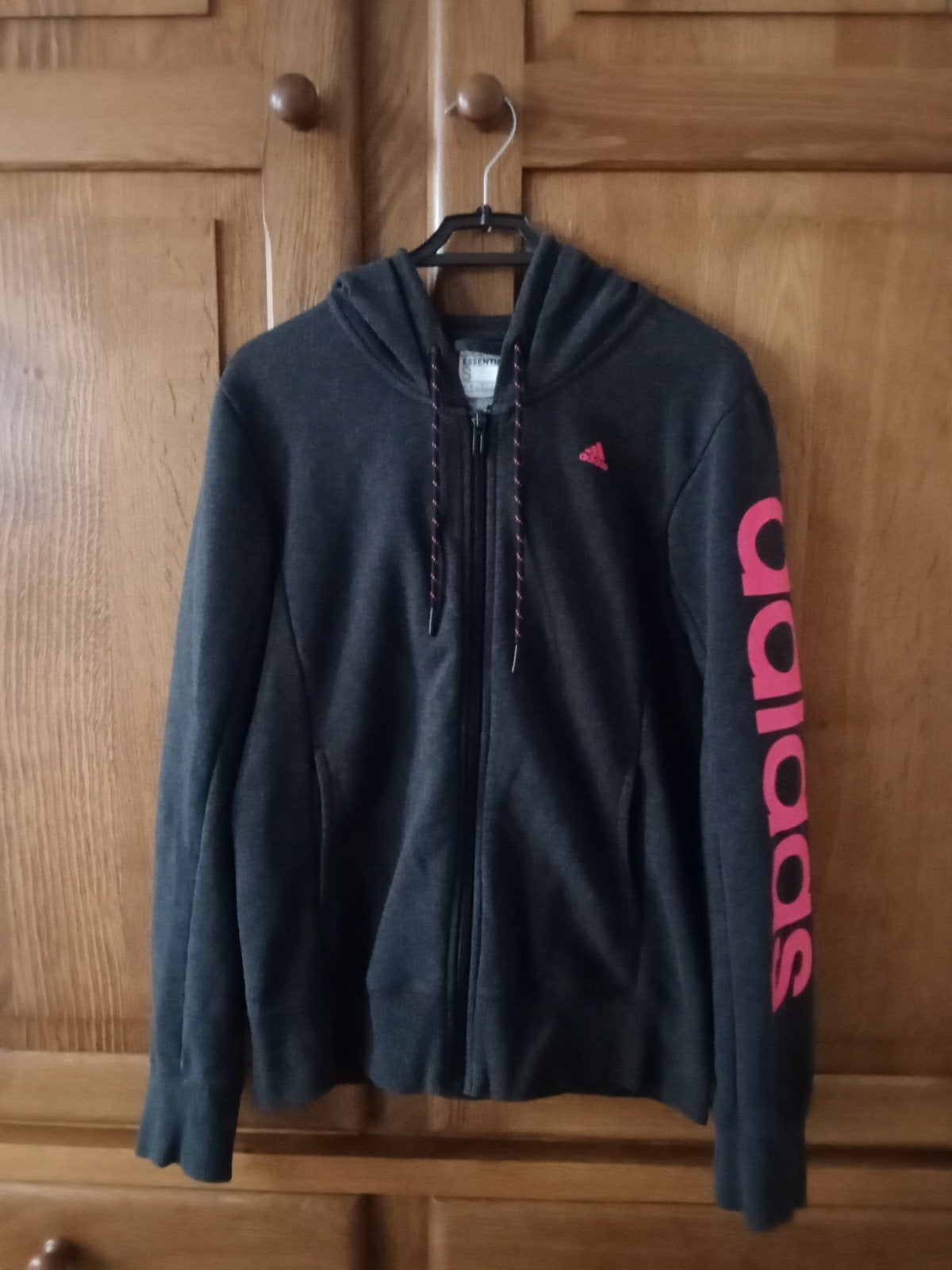 Adidas Essentials hoodie met rits en logo op mouw, Adidas, Ophalen of Verzenden, Maat 36 (S), Grijs