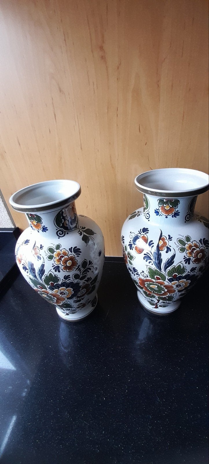 Set van 2 handgeschilderde Delft Polychroom vazen, Ophalen