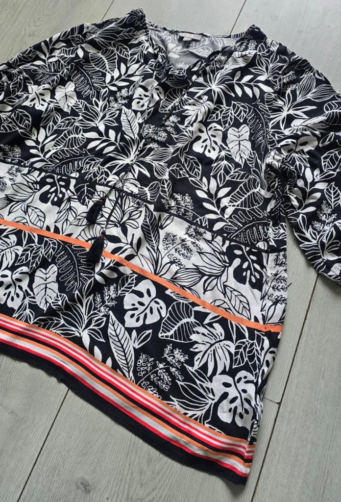 C&A Zwart-witte blouse met tropische print, maat 46, Zwart, Maat 46/48 (XL) of groter, Ophalen of Verzenden, Zo goed als nieuw