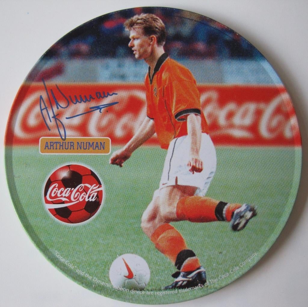 drie Coca Cola onderzetters met voetballers - 1998, Ophalen of Verzenden, Zo goed als nieuw, Glas of Kopje