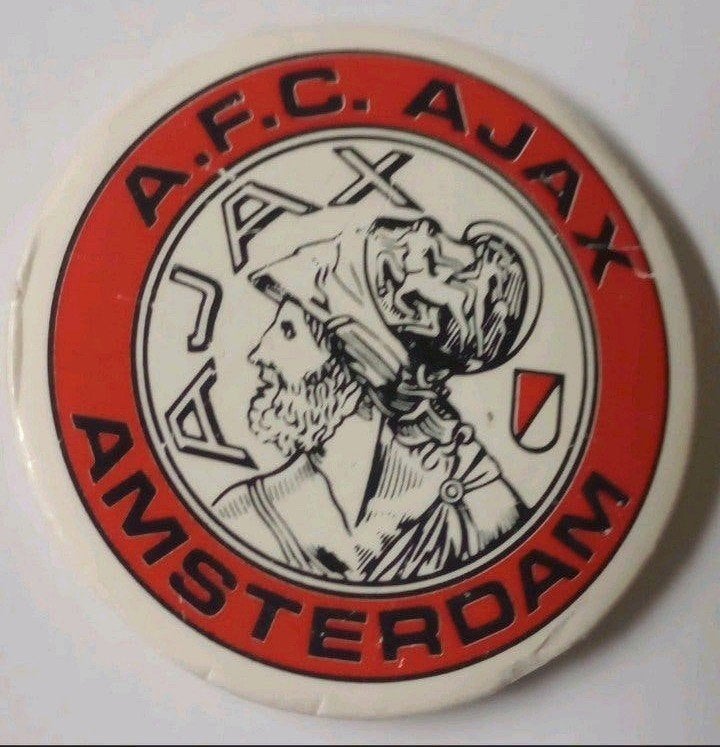 Ajax wandklok en Ajax A.F.C. Amsterdam button, Ophalen of Verzenden