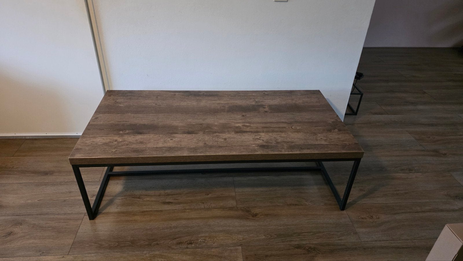 Industriële salontafel – houtlook & zwart staal, Huis en Inrichting, Ophalen, 100 tot 150 cm, Zo goed als nieuw, Rechthoekig