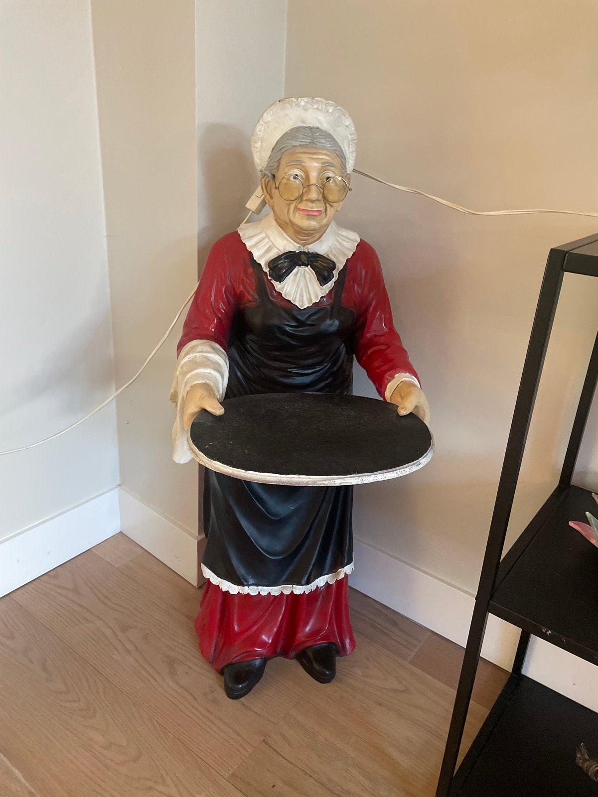 Polyester pop, omaatje met dienblad, Antiek en Kunst, Ophalen of Verzenden