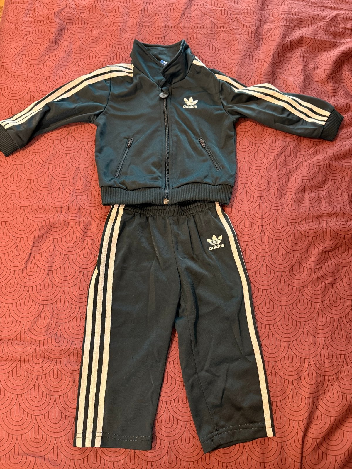 Adidas trainingspakje 12-18 maanden, Kinderen en Baby's, Ophalen of Verzenden, Zo goed als nieuw, Jongetje of Meisje