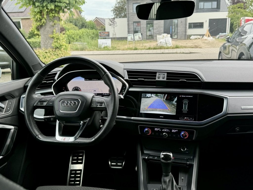 Audi Q3 35 TFSI 150PK S-Line Black Edition Camera Navi 20’, Euro 6, 4 cilinders, 150 pk, Leder en Stof