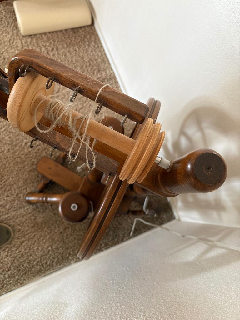 Mooi spinnewiel, Hobby en Vrije tijd, Spinnewielen en Spinnen, Ophalen, Gebruikt, Spinnewiel