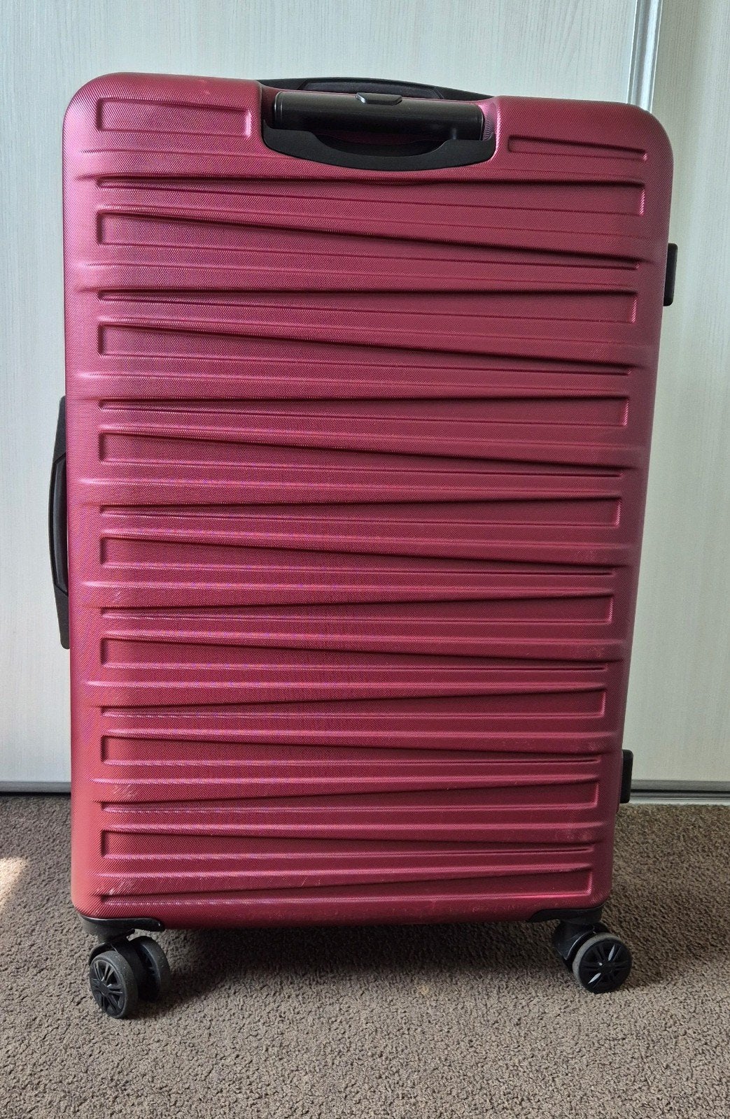 Koffer bordeauxrood 1 keer gebruikt, Hard kunststof, 45 tot 55 cm, Zo goed als nieuw, 70 cm of meer