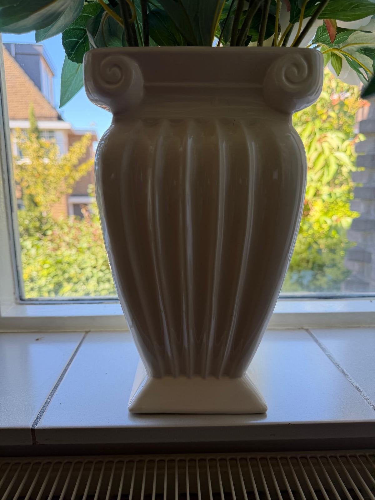 Set van 2 Crèmekleurige Vazen, Ophalen, Zo goed als nieuw, Inclusief decoratie, Beige