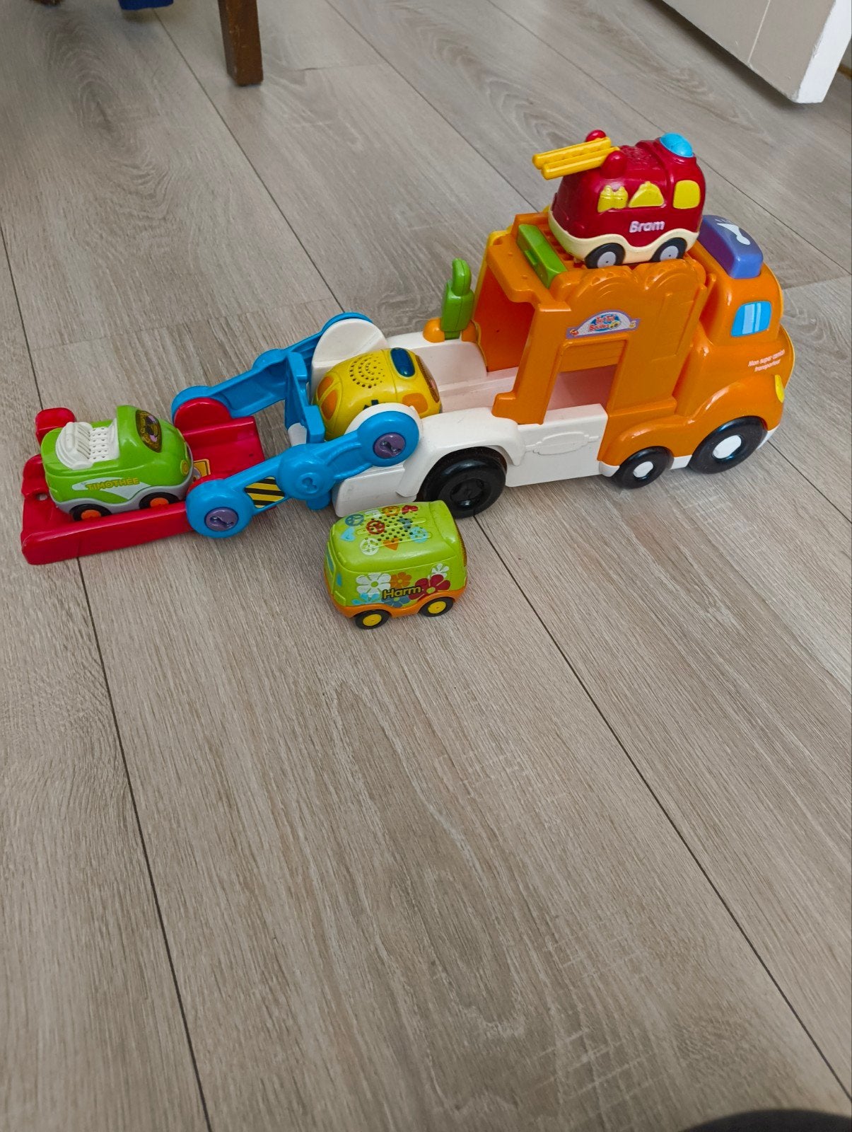 VTech sleepwagen met 4 werkende autootjes, Ophalen of Verzenden, Gebruikt, 4 tot 6 jaar