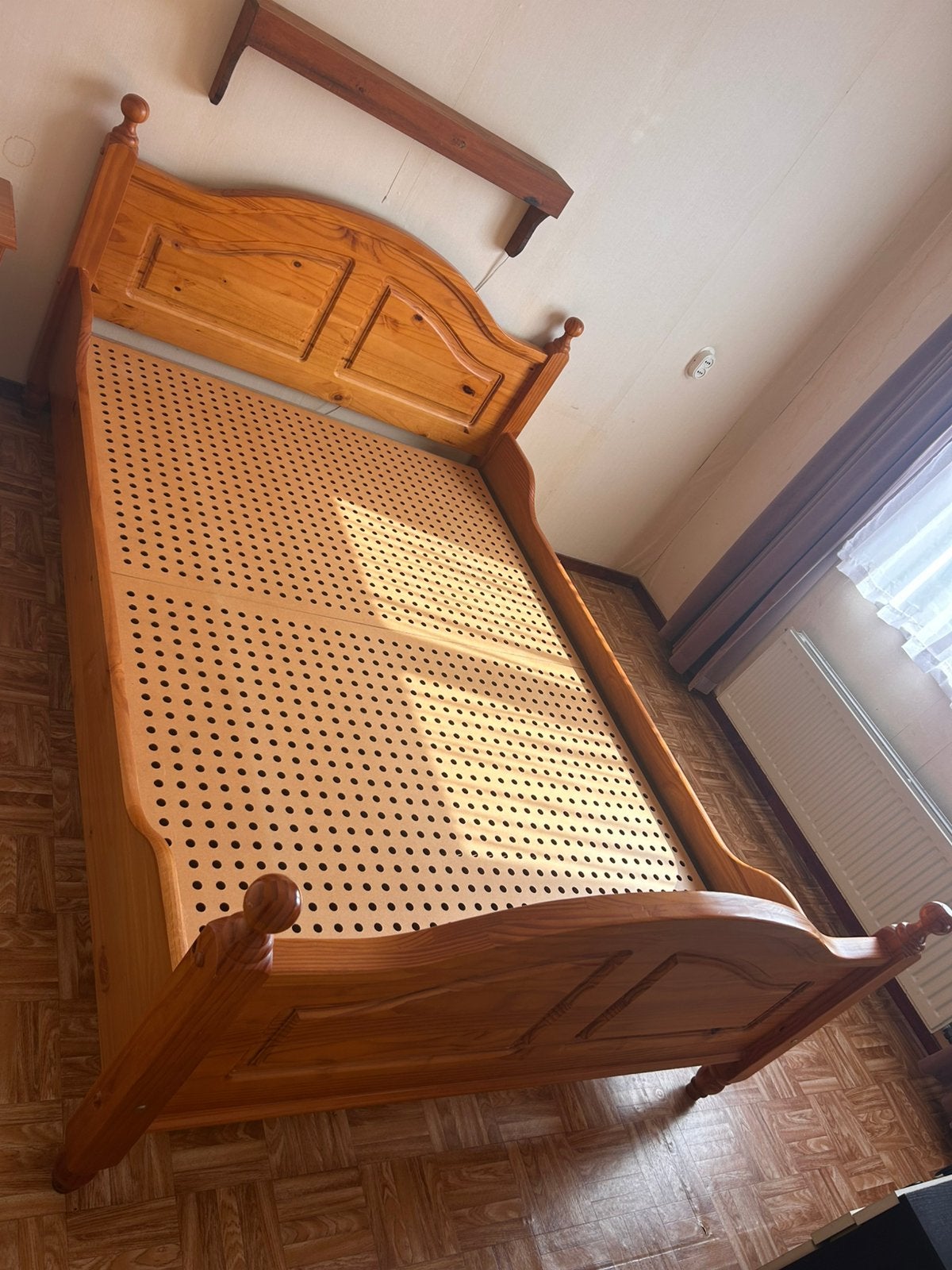Bed en nachtkastje gratis af te halen, Ophalen