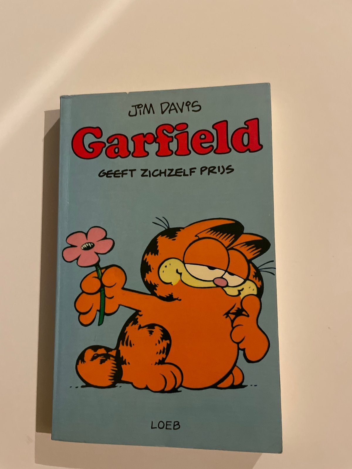 Garfield Geeft Zichzelf Prijs - Stripboek, Eén stripboek, Ophalen of Verzenden, Gelezen