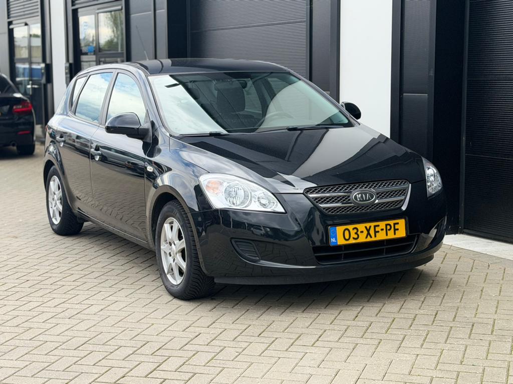 Kia (Pro) Cee d 1.4 Cvvt 2007 Zwart Airco Nieuwe Apk, Auto's, Kia, 4 cilinders, 1396 cc, Zwart, Origineel Nederlands