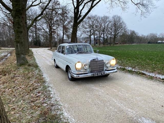Mercedes-Benz 300SE Heckflosse 1962 Rallyauto, foto 2