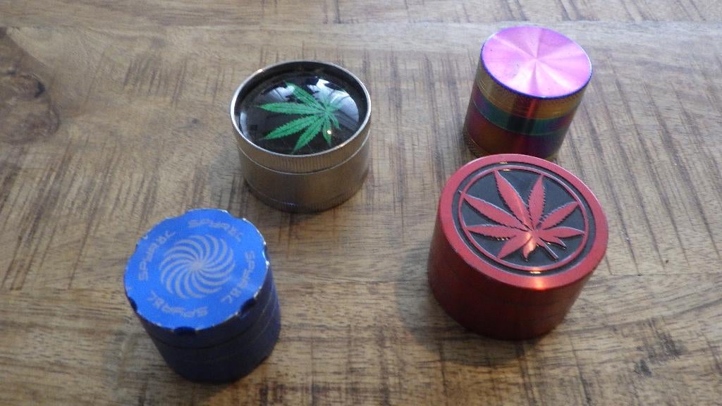 Set van 4 metalen grinders – verschillende modellen, Ophalen, Gebruikt