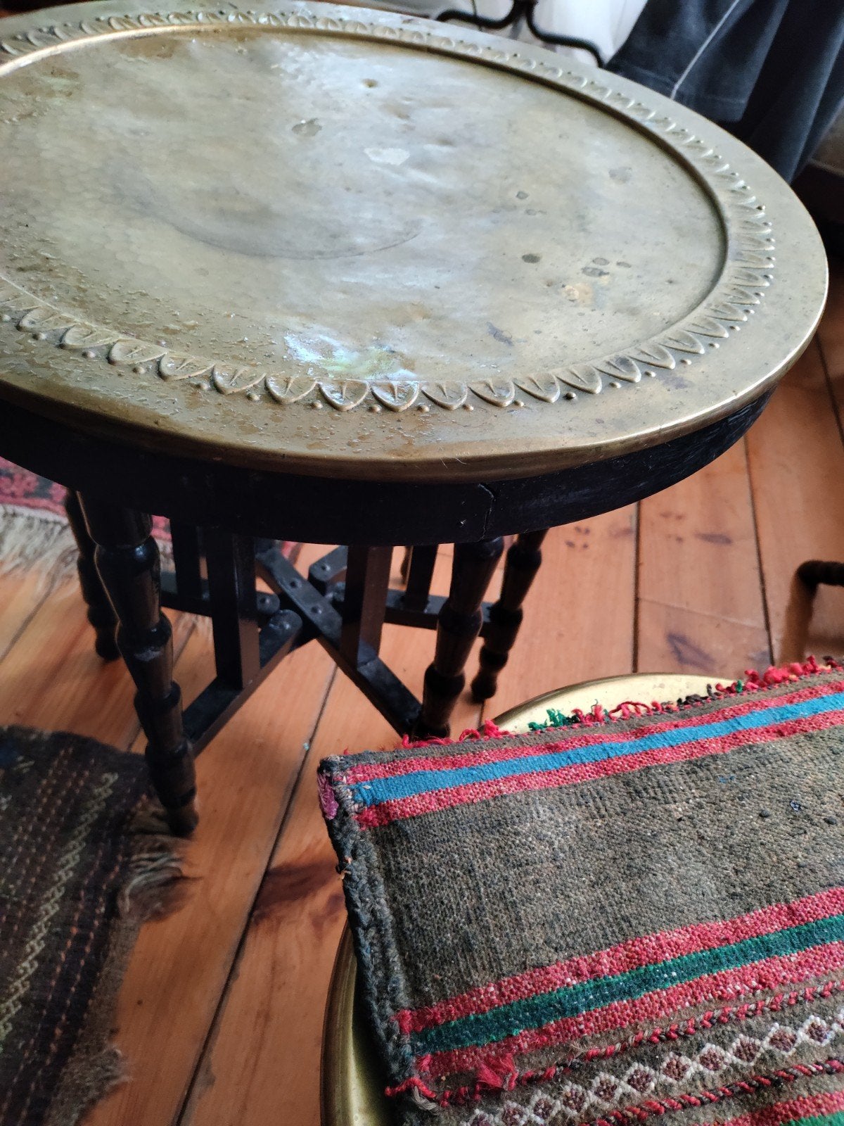 Antiek ethnic tafel; koper met origineel los onderstel, Antiek en Kunst, Ophalen