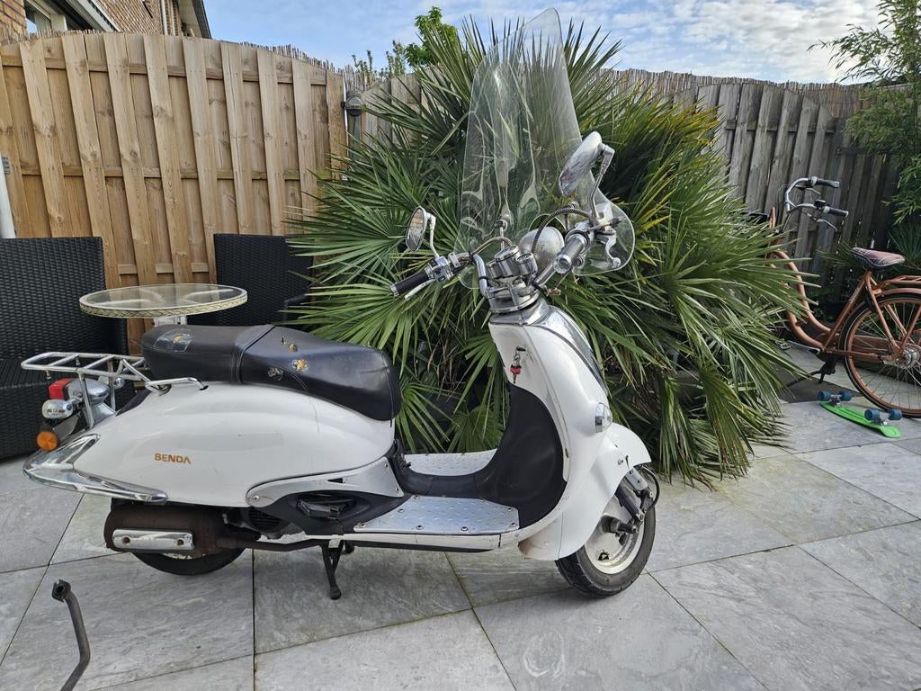 Scooter te koop - heeft wat aandacht nodig, Fietsen en Brommers, Ophalen of Verzenden
