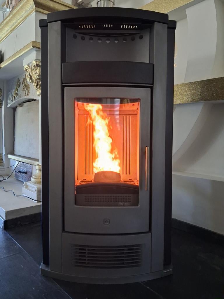 Piazzetta pelletkachel 12kw met buizen + GRATIS  LEVERING, Ophalen, Gebruikt, Overige brandstoffen, Pelletkachel