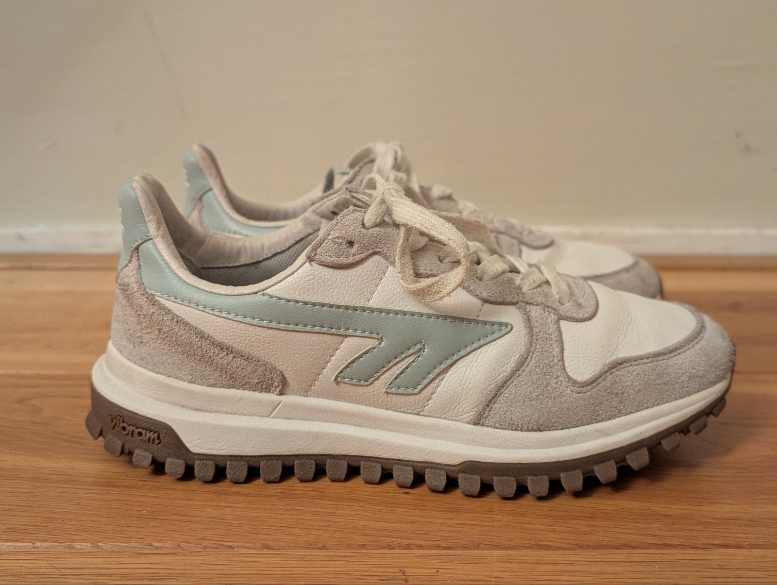 Hi-Tec Sneakers Maat 40 Unisex - Wit met Turquoise, Kleding | Dames, Schoenen, Ophalen of Verzenden