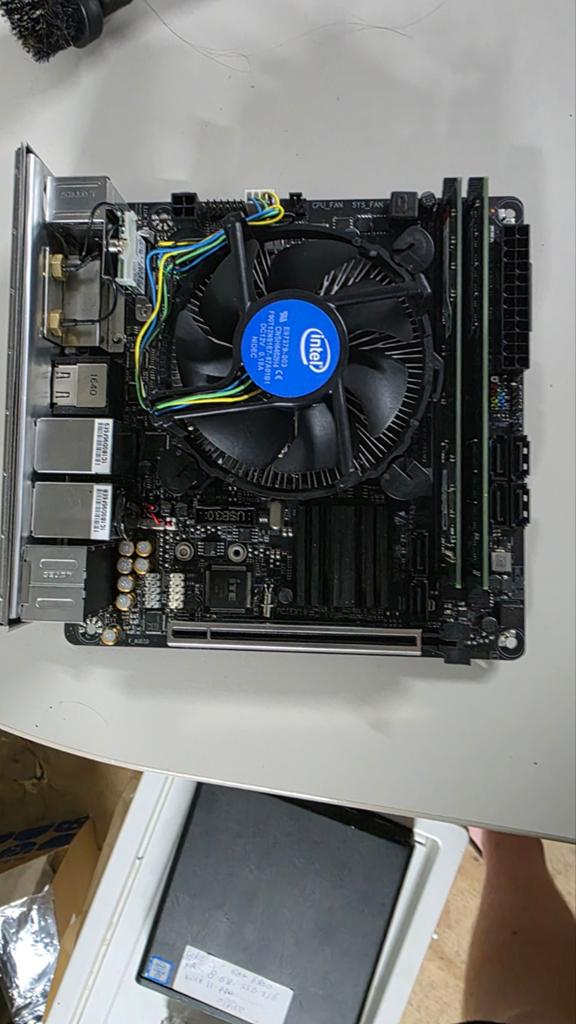 Gigabyte H270N itx met i7, Computers en Software, Moederborden, LGA 1151, DDR4, Refurbished, Ophalen of Verzenden