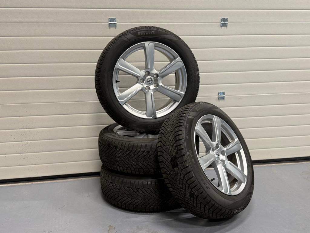 Nette Winterset Volvo xc60/90 235 55 R19, Auto-onderdelen, Banden en Velgen, 19 inch, Banden en Velgen, Nieuw, 235 mm