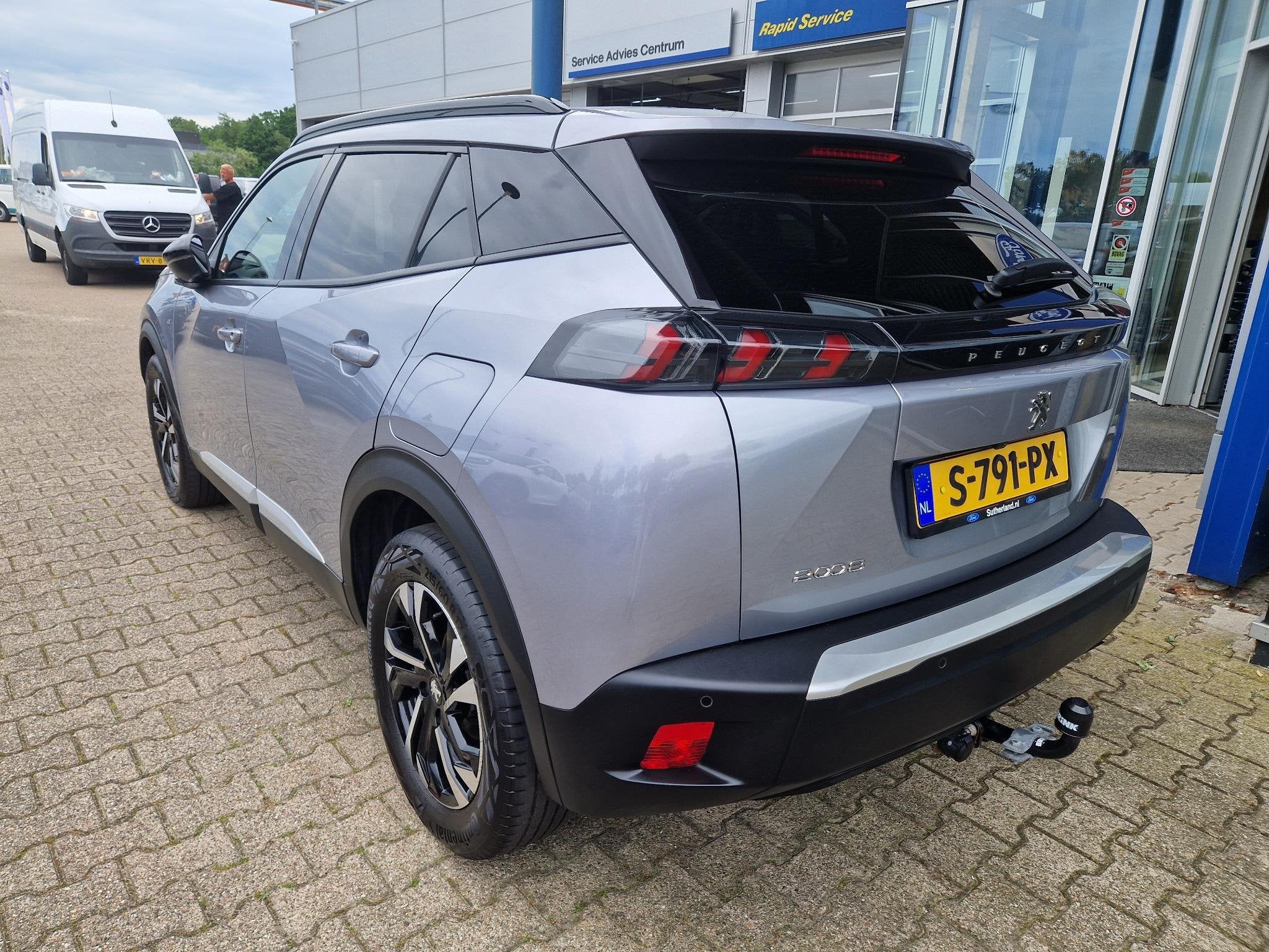 Peugeot 2008 1.2 PureTech Allure Pack Luxe uitvoering | 1e E, Gebruikt, Euro 6, 1199 cc, Parkeersensor