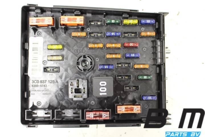 Zekeringkast in motorruimte VW Passat B7 Variant, Gebruikt