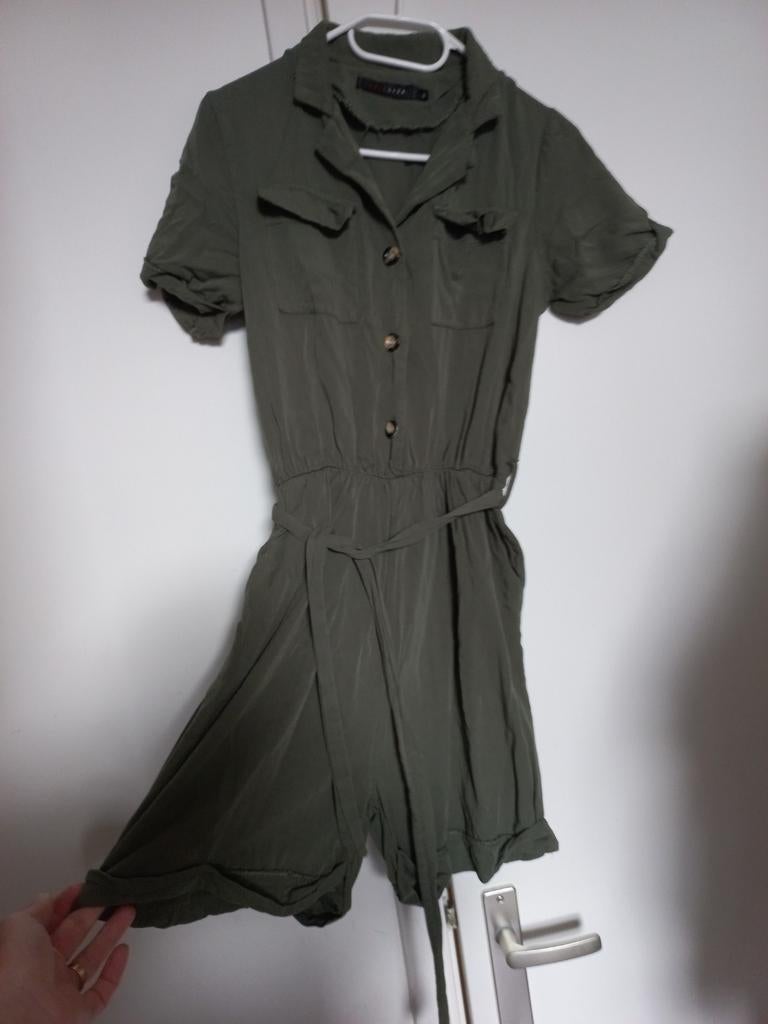 LolaLiza Jumpsuit Maat L (40) - Legergroen Playsuit, Kleding | Dames, Jumpsuits, Maat 42/44 (L), Ophalen of Verzenden, Zo goed als nieuw