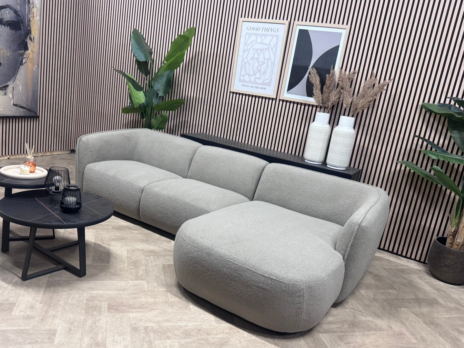 SHOWMODEL | Organische Bouclé Hoekbank - Taupe - 275 x 150