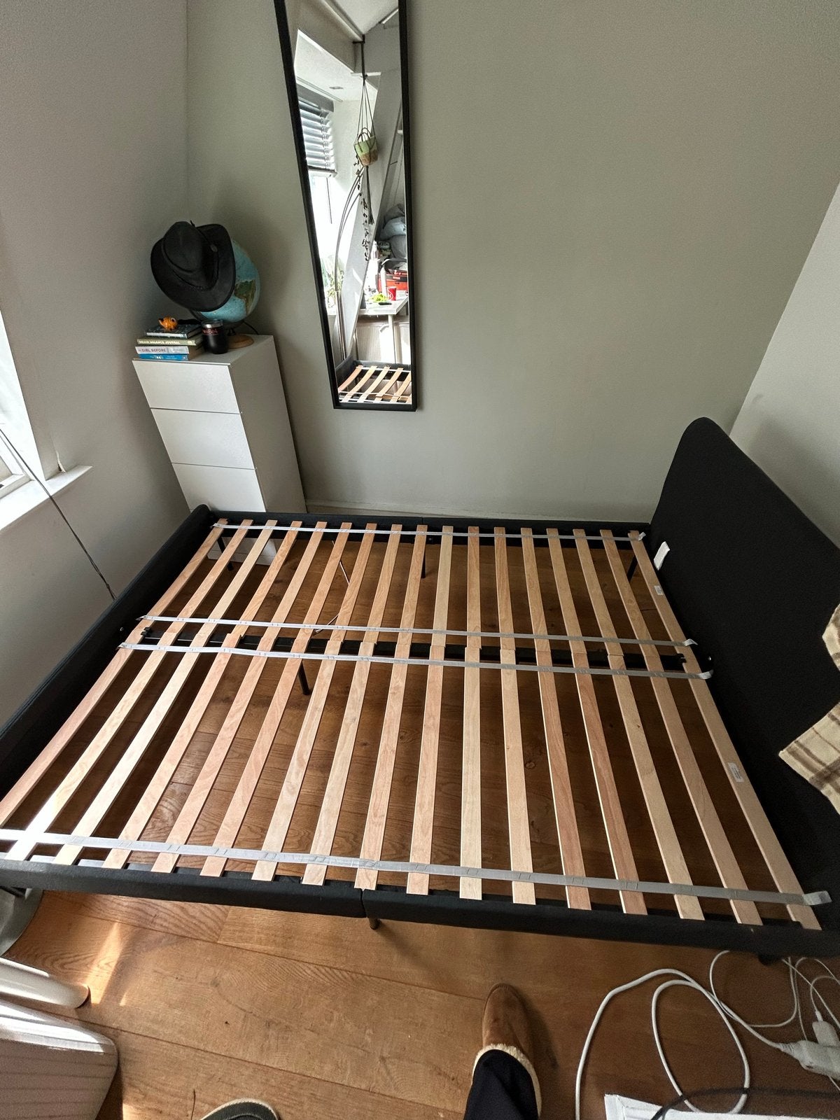 IKEA SLATTUM bed, Vissle donkergrijs, 140x200 cm, Ophalen, Tweepersoons, 140 cm, Zo goed als nieuw
