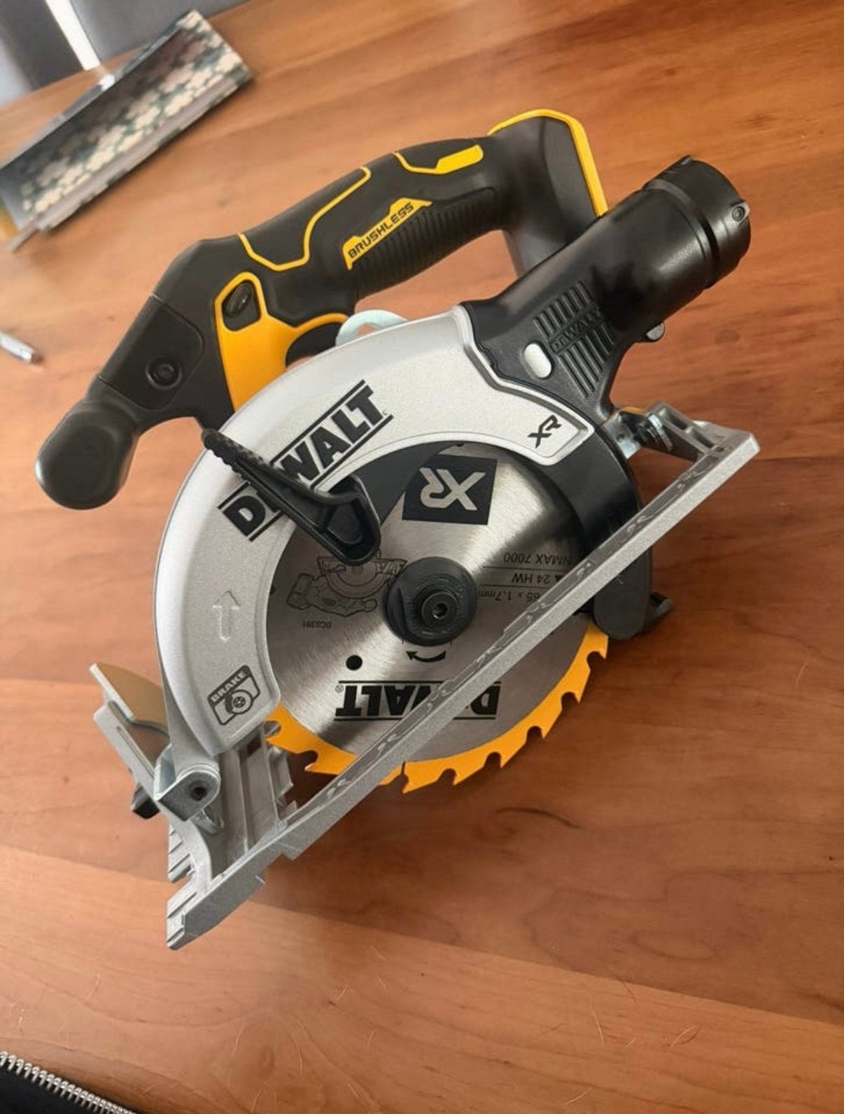 De walt cirkelzaag DCS565 op accu, Doe-het-zelf en Verbouw, Ophalen, 1200 watt of meer, Cirkelzaag, 30 tot 70 mm