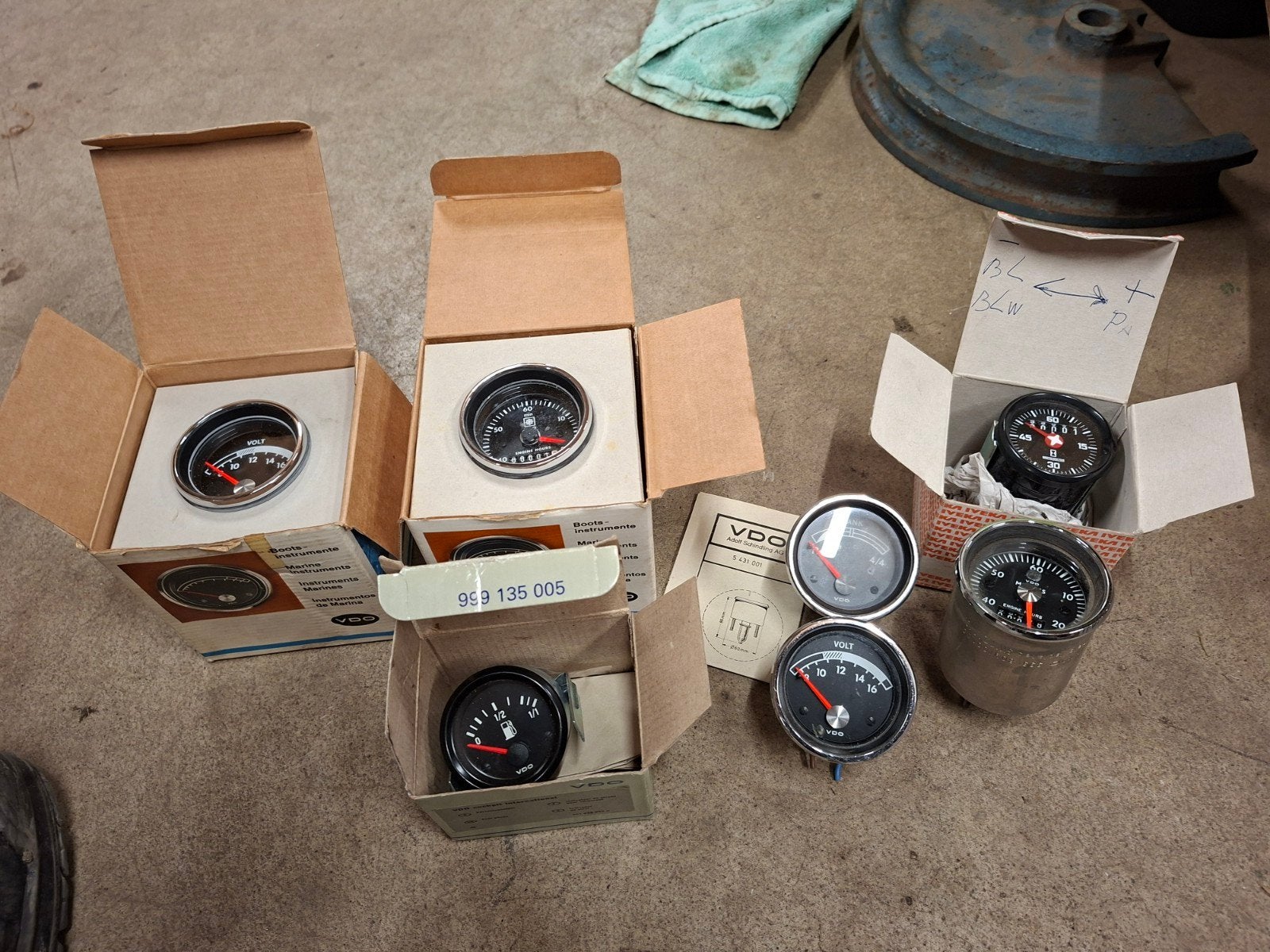 Tk partij VDO instrumenten urenteller tankmeter voltmeter., Ophalen of Verzenden, Nieuw, Motor en Techniek