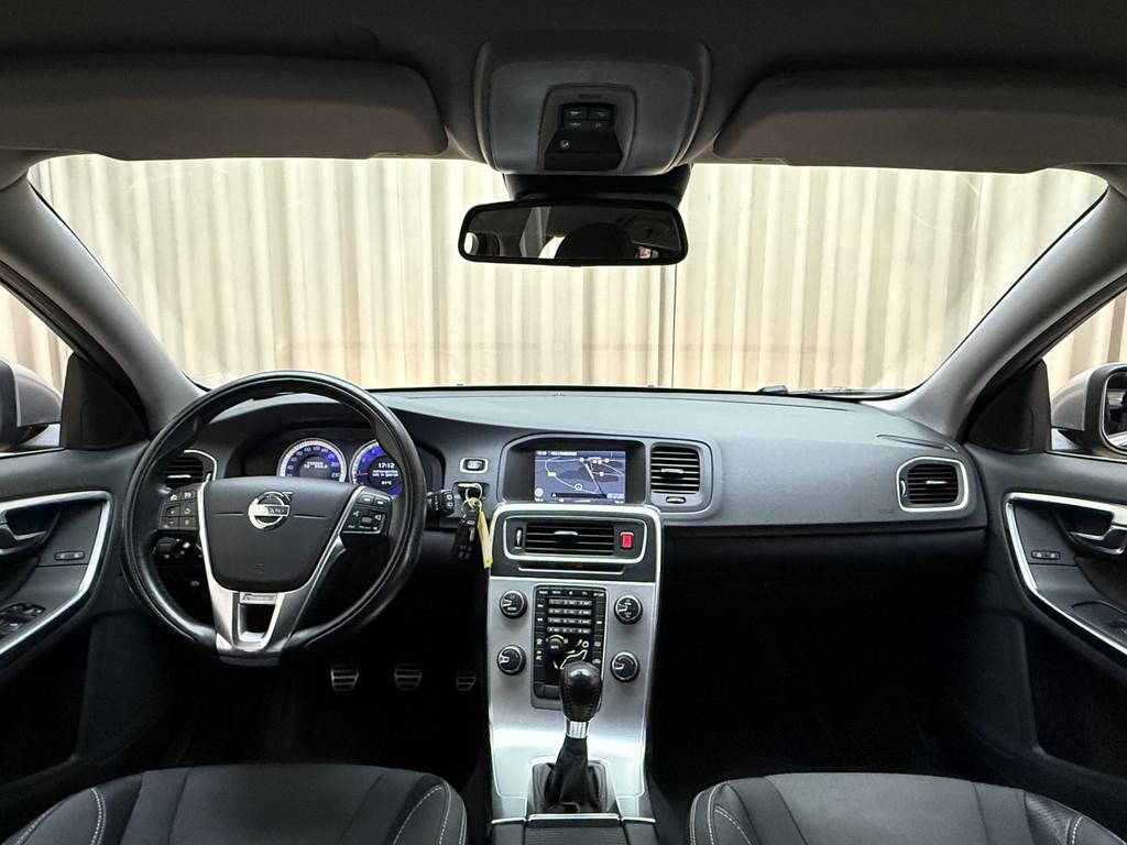 Volvo V60 1.6 T3 R-Design OrgNL! / Cruise / Navigatie / Afn., Voorwielaandrijving, Gebruikt, Huisgarantie, 4 cilinders