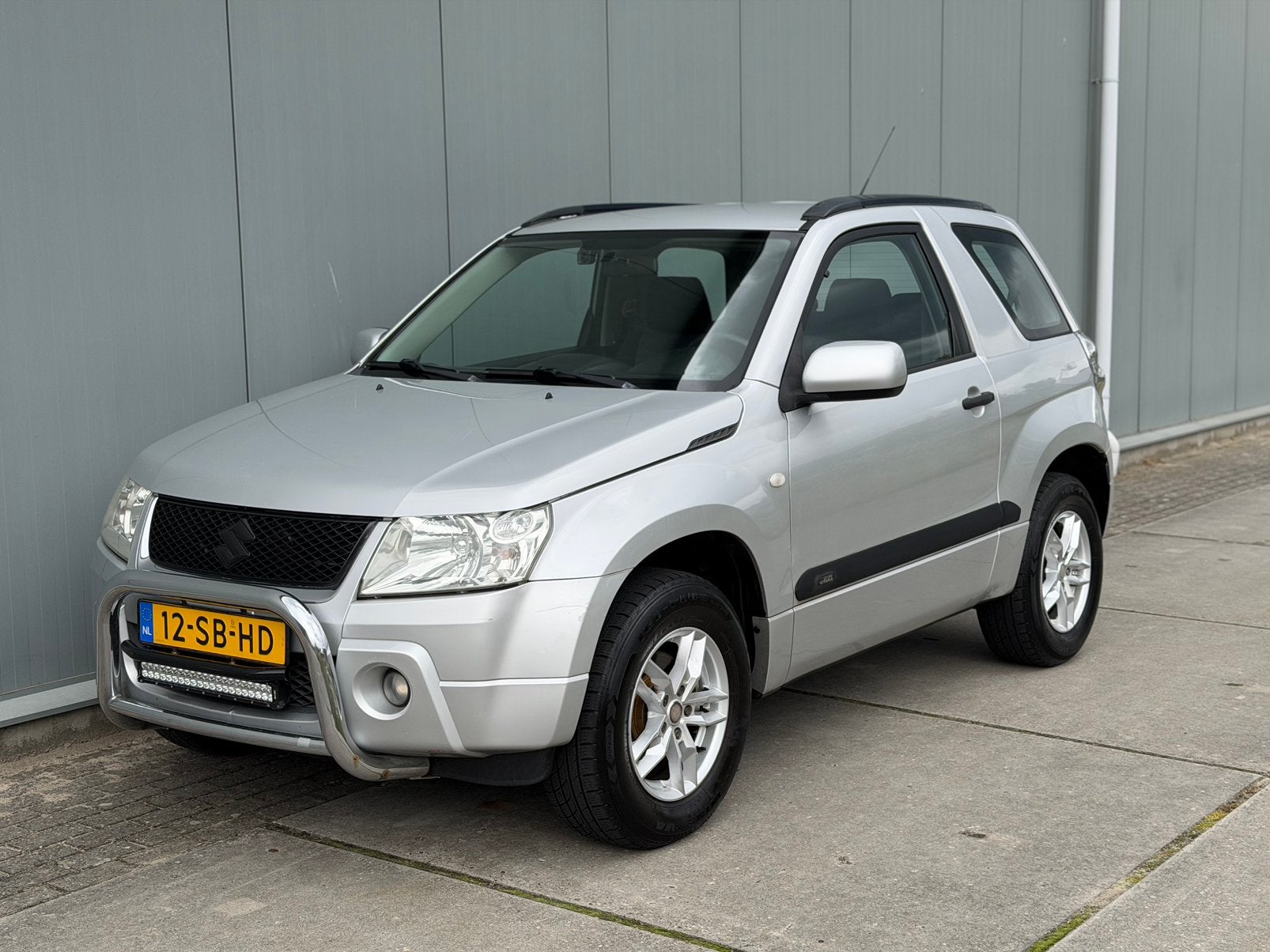 Suzuki Grand Vitara 1.6 3D 2005 Grijs / Airco | 4X4 | NAP, Stof, Zwart, 4 cilinders, Bedrijf