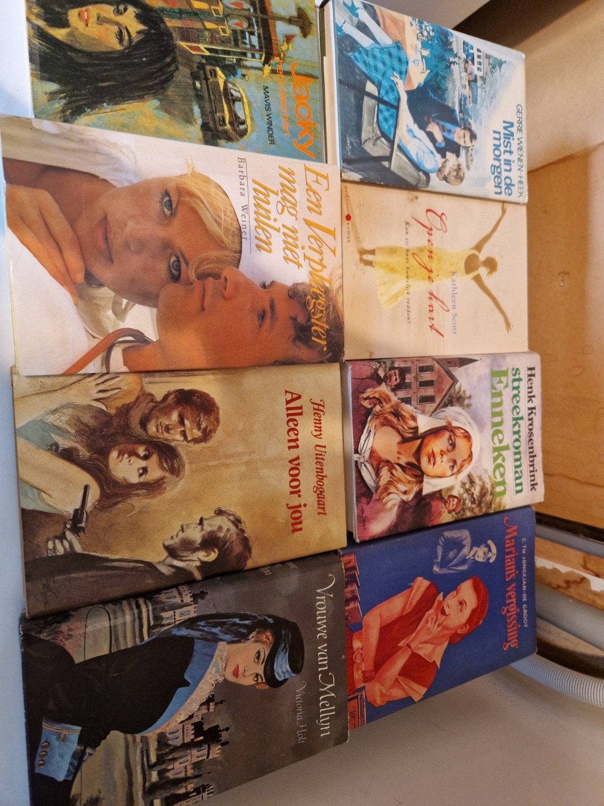 Collectie van 8 Romantische Romans - Diverse Auteurs, Verzenden, Gelezen, Diverse, Nederland