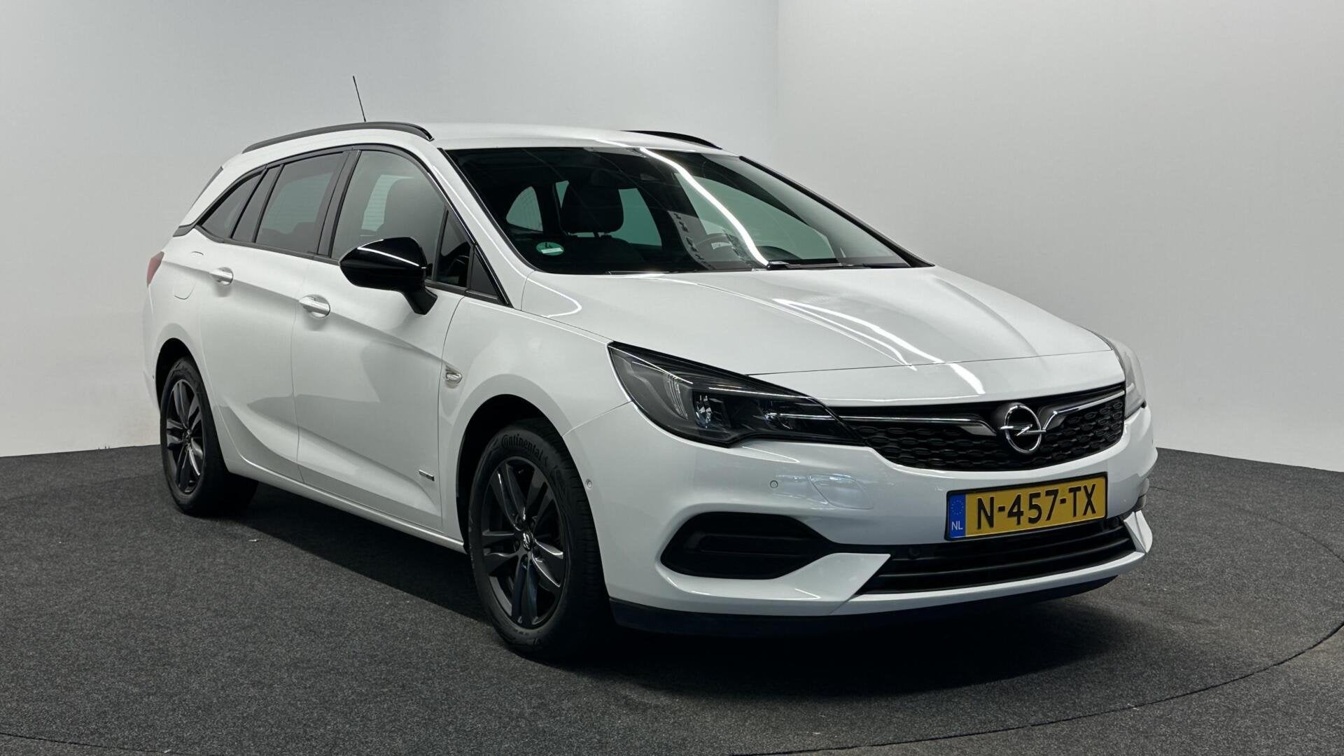 Opel Astra Sports Tourer 1.2 Design & Tech NAVI-CRUISE-NAP, Auto's, Voorwielaandrijving, Gebruikt, Euro 6, 1199 cc