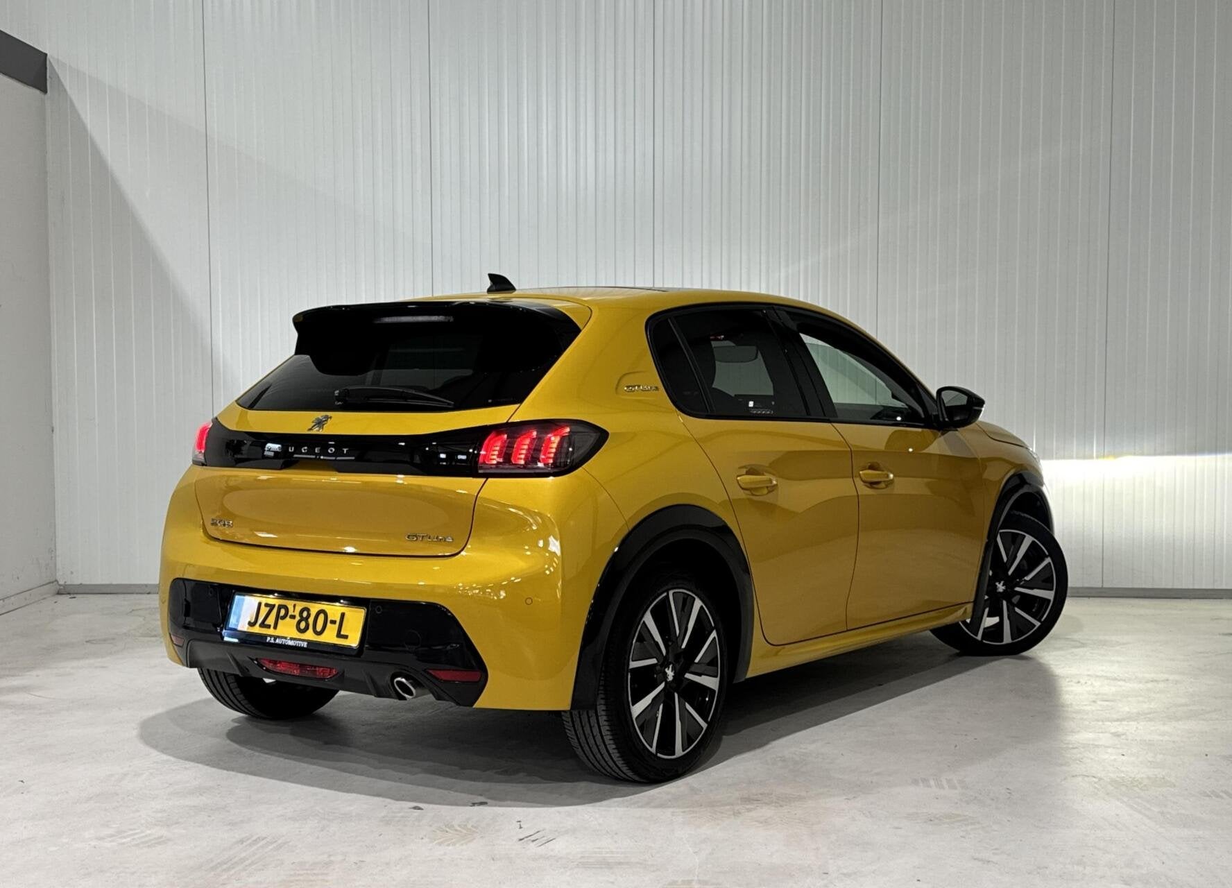 Peugeot 208 1.2 Pure Tech GT Line|PANO|360 CAMERA|LANE ASSIS, Auto's, 101 pk, Gebruikt, Met garantie (alle), Geel
