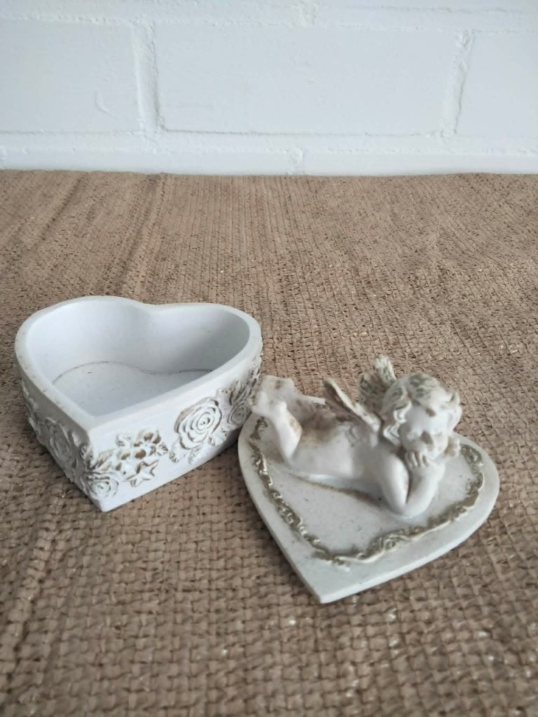 Oud pillendoosje engeltje, Ophalen, Zo goed als nieuw, Mens